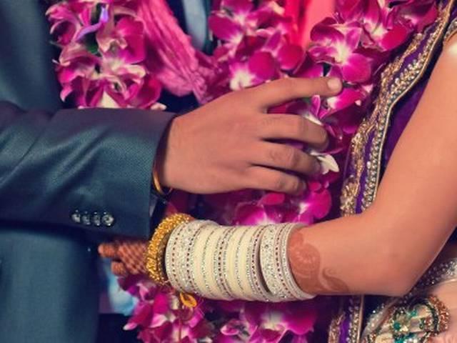 स्टेज पर नहीं झुका दूल्हा, दुल्हन ने फेंक दी वरमाला bride rejects groom