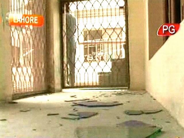पाकिस्तान के सर्वाधिक आबादी वाले ईसाई इलाके में चर्चों पर हमले, 11 मरे, 40 जख्मी Deadly blasts hit Pakistan churches in Lahore