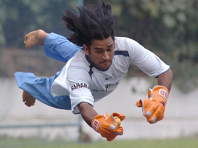धोनी का विकेट कीपिंग मंत्र: बस मैच के दिन दस गेंद कैच करो dhoni