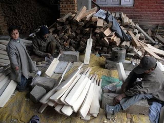 टीम इंडिया के अच्छे प्रदर्शन के बावजूद कश्मीरी बल्लों की मांग कम kashmiri bat