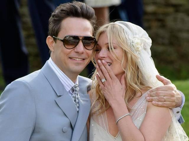 केट मोस की न्यूड तस्वीरें जारी करेंगे उनके पति जेमी हिंस Kate Moss’ husband Jamie Hince to exhibit her nude photos
