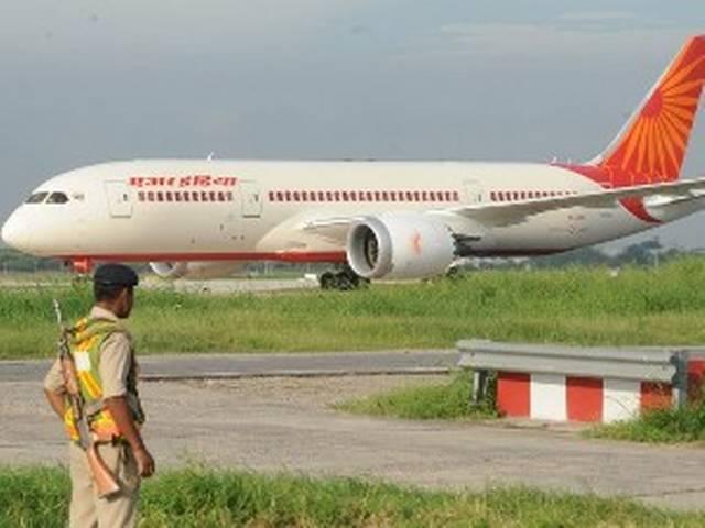 एयर इंडिया की फ्लाइट में परोसे गए सैंडविच में कीड़ा मिला एयर इंडिया की फ्लाइट में परोसे गए सैंडविच में कीड़ा मिला