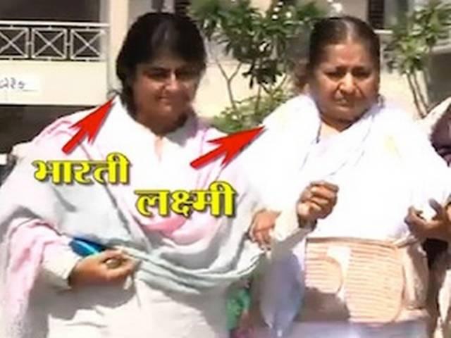 क्या गिरफ्तारी से बचने के लिए हुलिया बदलकर छिप रहे हैं नारायण साईं? क्या गिरफ्तारी से बचने के लिए हुलिया बदलकर छिप रहे हैं नारायण साईं?