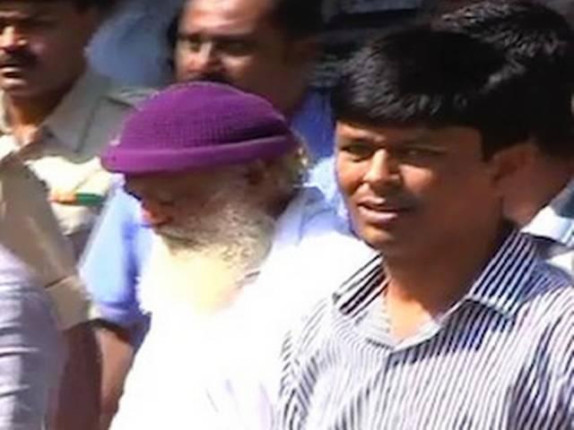 आसाराम ने दाखिल की जमानत अर्जी, गवाह बन चुके पुराने रसोइए ने की सुरक्षा की मांग आसाराम ने दाखिल की जमानत अर्जी, गवाह बन चुके पुराने रसोइए ने की सुरक्षा की मांग