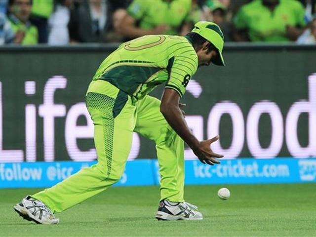 AUSVsPAK: राहत के कैच ने घर वापसी का रास्ता दिखाया, सोशल मीडिया पर जमकर उड़ा मजाक AUSVsPAK RAHAT ALI LOST THE CUP NOT MATCH
