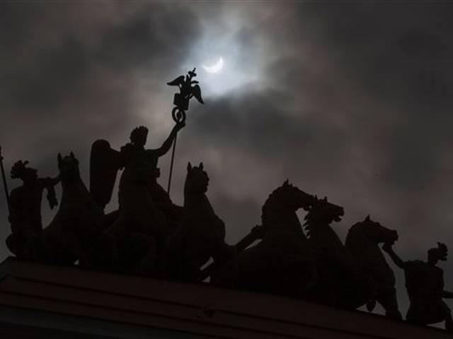 हजारों लोगों ने देखा सूर्यग्रहण का अद्भुद नजारा People view the total solar eclipse
