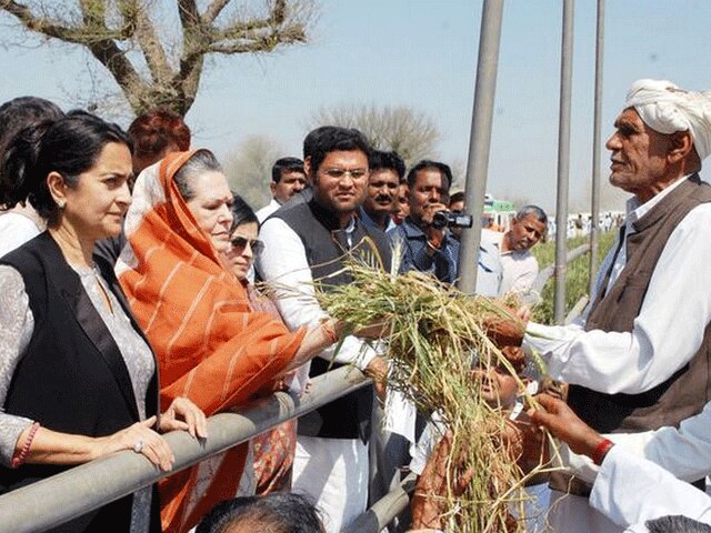 सोनिया ने बेमौसम बारिश से प्रभावित किसानों को मुआवजा देने की मांग की Sonia seeks compensation for farmers hit by unseasonal rains