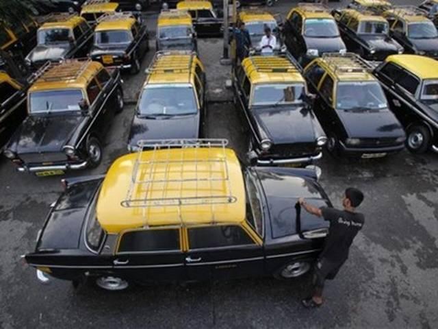 GPS लगवाने के खिलाफ आज दिल्ली में 15,000 टैक्सी वालों का मोर्चा Taxi unions to protest against installation of GPS device
