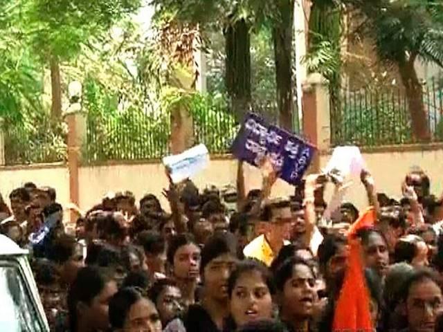 IAS डी के रवि की संदिग्ध मौत की होगी CBI जांच, चौतरफा दबाव के आगे झुकी कर्नाटक सरकार ias_ravi_case_cm_anounces_for_cbi_investigation