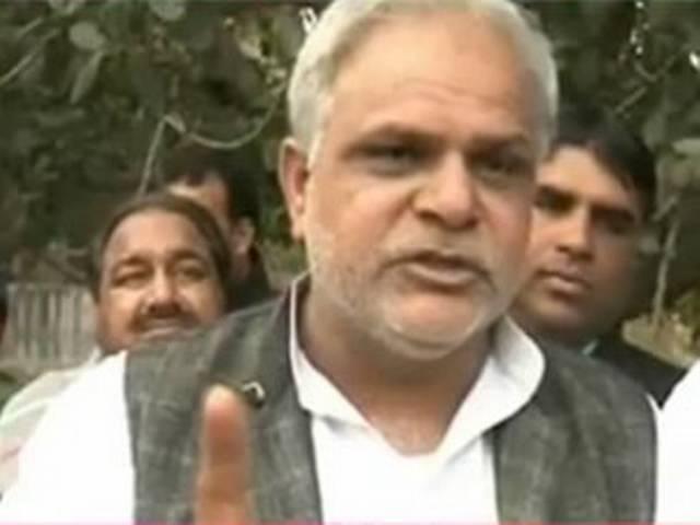 टोल प्लाजा पर 'नेताजी' की गुंडई! टोल प्लाजा पर ‘नेताजी’ की गुंडई!