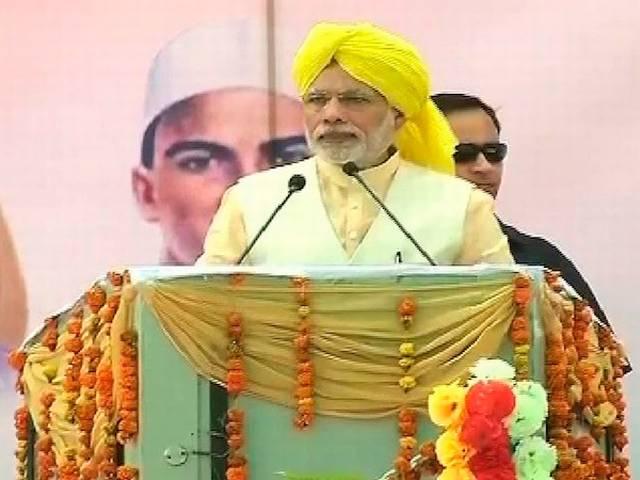 पीएम ने दी शहीदों को श्रद्धांजलि, किसानों को दिया विकास का मंत्र pm modi address rally