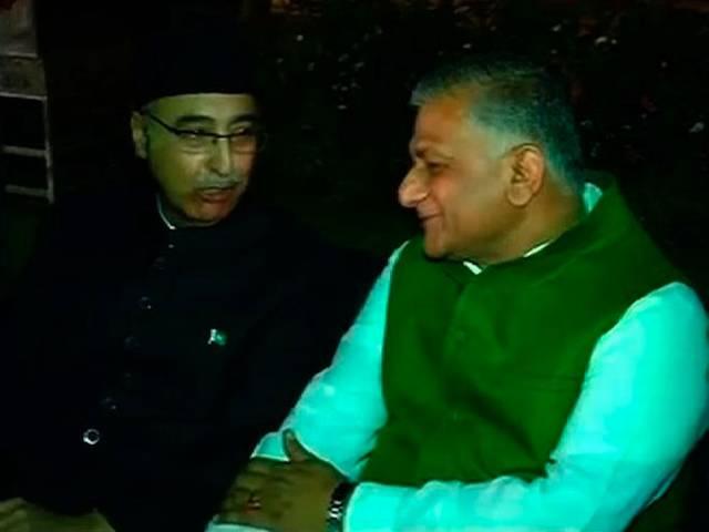 पाकिस्तान के राष्ट्रीय दिवस समारोह में शामिल हुए वी के सिंह General VK Singh Attends Pakistan Day Dinner