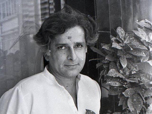 शशि कपूर फिल्म इंडस्ट्री के ‘‘दिग्गज’’ हैं: मोदी Shashi Kapoor a ‘Stalwart’ in Film Industry: Modi