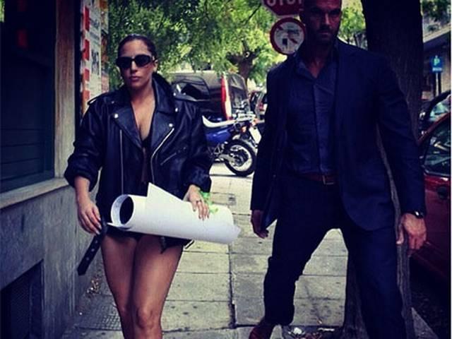 बिना पैंट पहने ही बाहर निकल गईं लेडी गागा Lady Gaga Hates Pants: