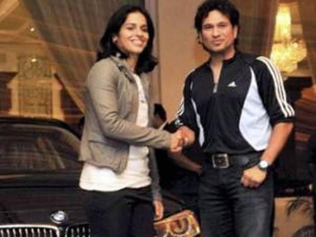 सचिन के हाथों सायना को मिली BMW की चाभी सचिन के हाथों सायना को मिली BMW की चाभी
