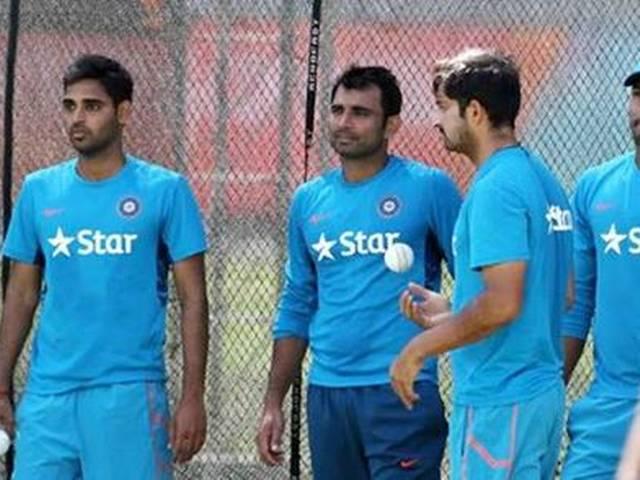 हमारे तेज गेंदबाजों को कम घरेलू मैच खेलने चाहिए: धोनी dhoni on indian bowler