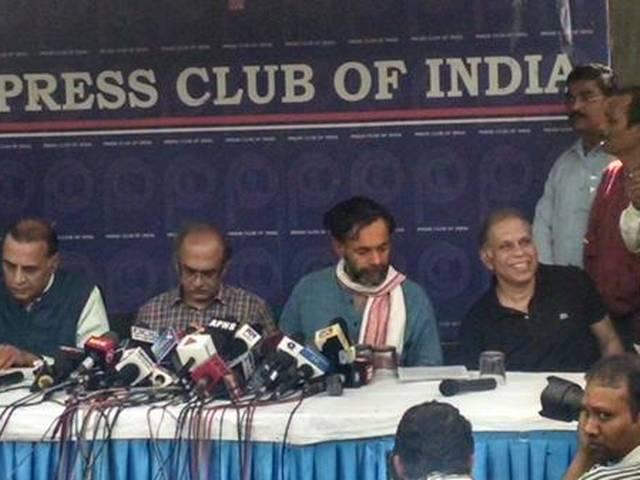 आप में गृह युद्ध जारी, केजरीवाल पर तानाशाही का आरोप aam adami party controversy