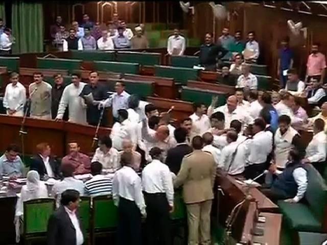 जम्मू कश्मीर विधानसभा हंगामा: बच्चे हुए उदास , शिक्षा मंत्री भी रो पड़े Jammu Kashmir_Assembly_
