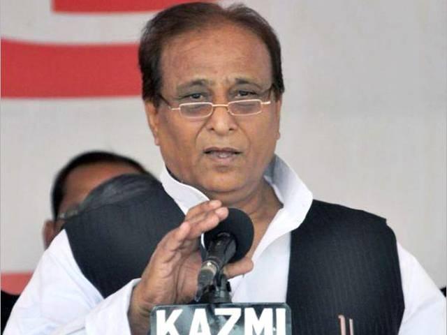 आजम ने विधायकों-मंत्रियों को तोहफे में भेजी ‘‘झाडू और कलम’’, साथ है एक चिट्ठी Azam Khan_