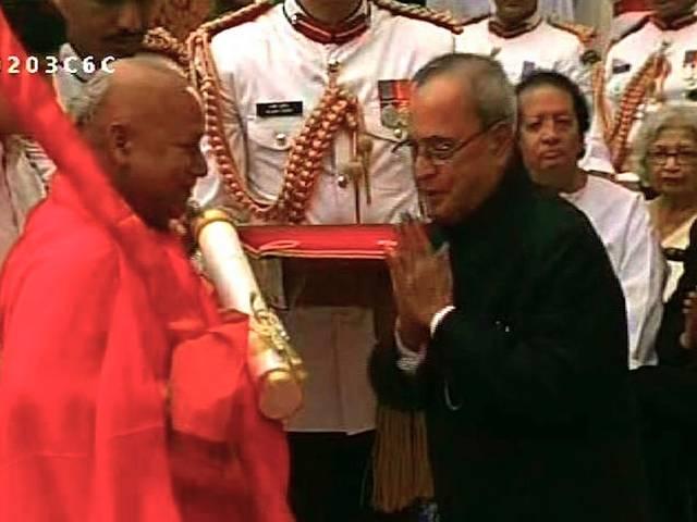 पंडित मदन मोहन मालवीय को मरणोपरांत दिया गया भारत रत्न, राष्ट्रपति ने परिवार को दिया सम्मान mahamna_bharat_ratn