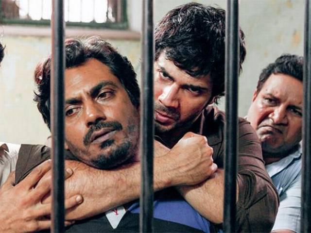 नवाजुद्दीन ने वरुण को 'पूरे नंबर' दिए nawazuddin_fullmarks_varundhawan