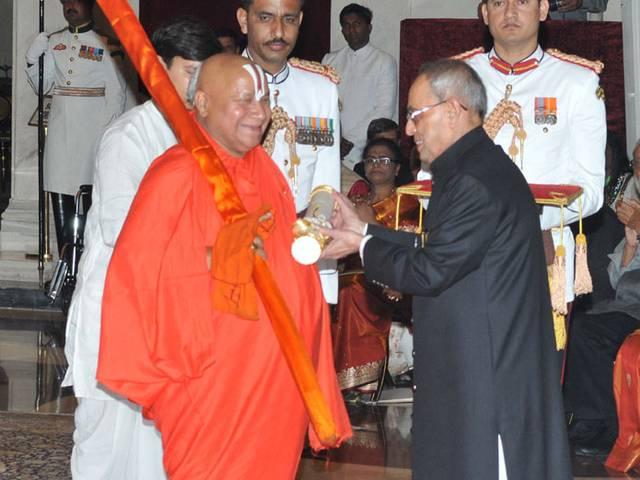 पंडित मदन मोहन मालवीय को मरणोपरांत दिया गया भारत रत्न सम्मान, बीजेपी नेता आडवाणी और पंजाब के सीएम प्रकाश सिंह बादल को पद्म विभूषण mahamna_bharat_ratn