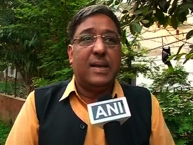 आप में नया बागी सुर, राष्ट्रीय कार्यकारिणी के सदस्य राकेश सिन्हा ने कहा-पार्टी आदर्शों से भटकी, लोकपाल एडमिरल रामदास को हटाने पर उठाए सवाल aap_rakesh_sinha