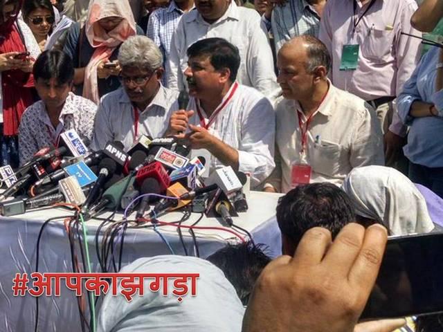 योगेंद्र यादव-प्रशांत भूषण विवाद से आप पर पड़ी चंदे की चोट, मार्च में मिला सिर्फ 45 लाख चंदा aap_donation_reduced
