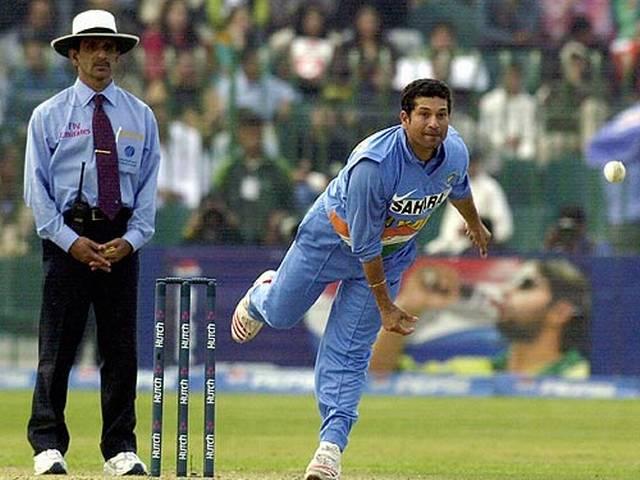हिस्ट्री ऑफ द डे: आज के दिन सचिन ने चटकाए थे 5 विकेट Team India_Australia_Sachin Tendulkar_5 Wicket Haul_