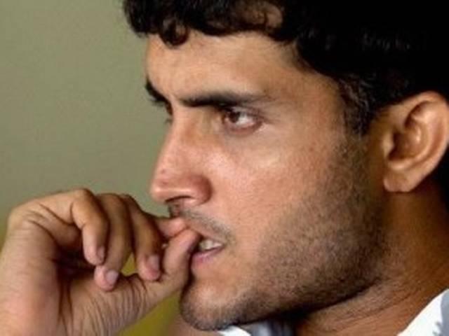 गांगुली पलटे, सहवाग के आउट में धोनी का हाथ नहीं गांगुली पलटे, सहवाग के आउट में धोनी का हाथ नहीं