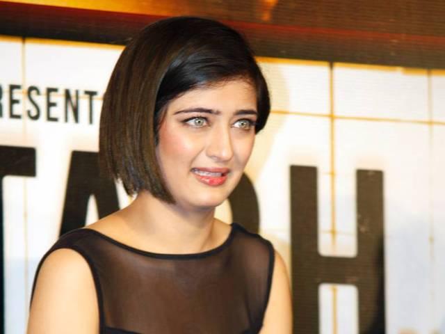 पहचाने तो जानें- शाहरुख के साथ छोटी बच्ची कौन है? Shahrukh Khan_Akshara Hassan_