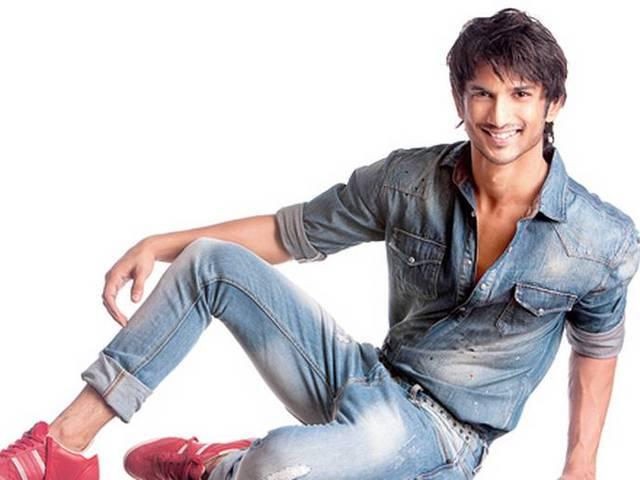 गोविंदा के साथ ठुमके लगाते नजर आएंगे सुशांत Sushant Singh Rajput shakes a leg with Govinda