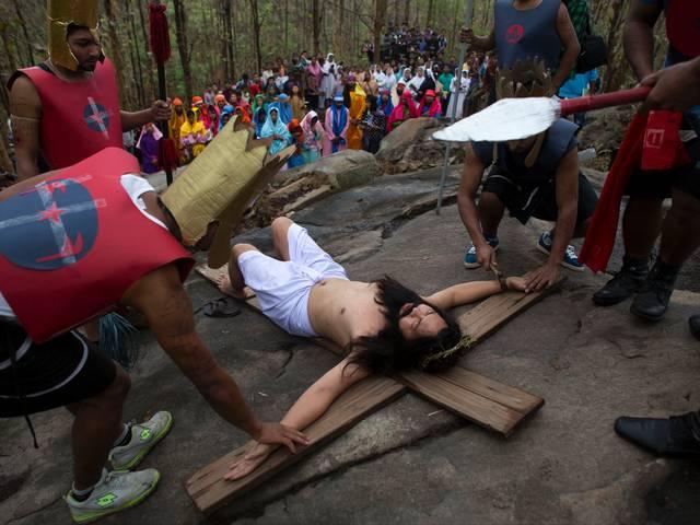 प्रार्थनाओं के साथ दिल्ली समेत पूरे भारत में मनाया गया गुड फ्राइडे Prayers and penance to mark Good Friday today