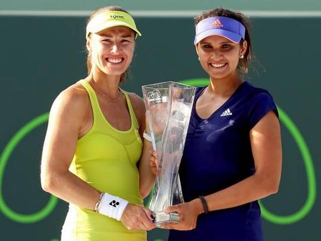 सानिया मिर्ज़ा ने मियामी ओपन टेनिस डबल्स खिताब जीता Sania wins 25th career doubles title with trophy in Miami