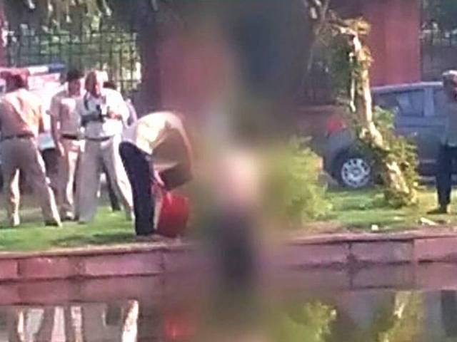 दिल्ली: इंडिया गेट इलाके में मिला एक व्यक्ति का शव delhi_india_gate_deadbody_found