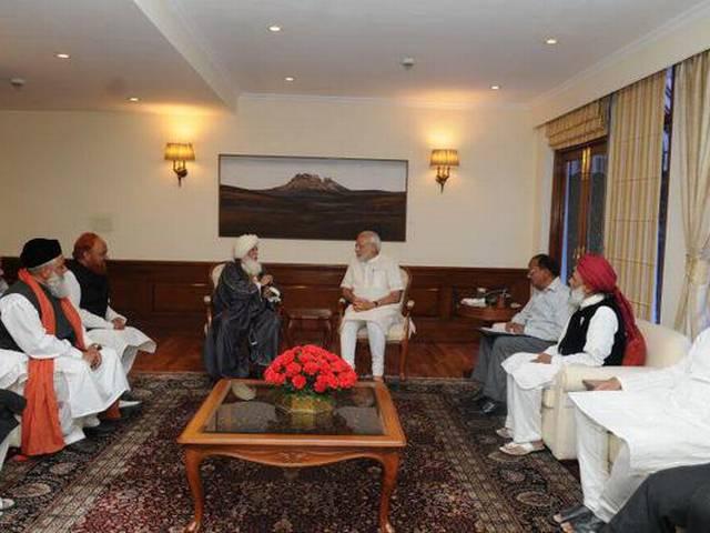 पीएम मोदी ने की वरिष्ठ मुस्लिम नेताओं से मुलाकात PM_MODI_MEETS_MUSLIM_LEADER