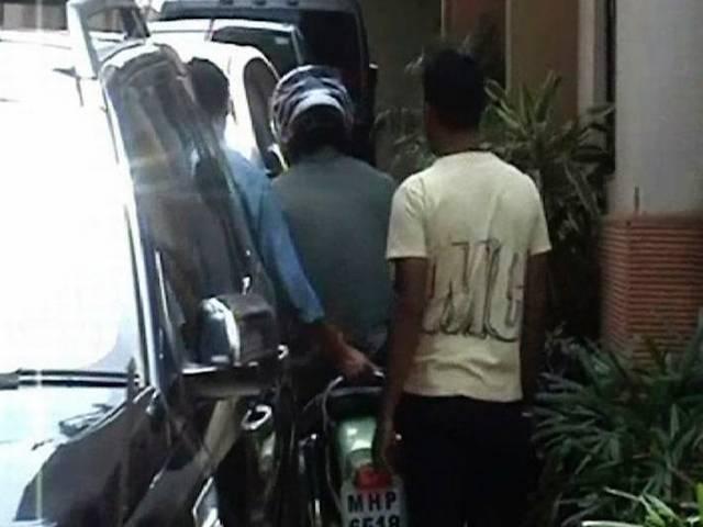 IPL 2015: विश्व कप गंवाने के बाद अब धोनी के पास है यहां जिताने का मौका? Dhoni Bike Ride in Home Town