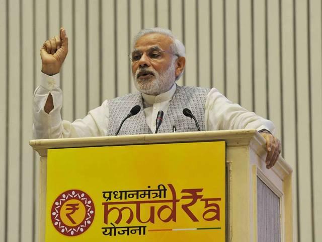 पीएम मोदी आज देश को सौंपा पहला मुद्रा बैंक, छोटे कारोबारियों को दस लाख तक के लोन की मिलेगी मदद PM Modi to launch MUDRA Bank today