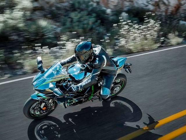 धोनी की बाइक्स क्लेकशन में अब 'निंजा एच 2' भी Mahendra Singh Dhoni_Ninja H2_Bikes_Team India_Chennai Super Kings_IPL 8