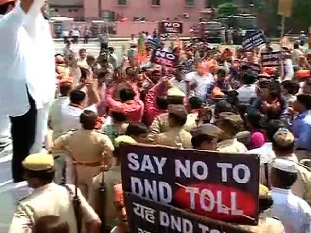 डीएनडी पर बीजेपी का प्रदर्शन, टोल बंद करने की मांग bjp protest on dnd