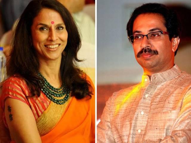 शिवसैनिकों ने दिया वडा पाव, शोभा डे बोलीं 'डरने वाली नहीं हूं' shobha_de_shivsena