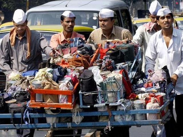 फ्लिपकार्ट ने डब्बा वालों का हाथ थामा flipkart_dabbawala