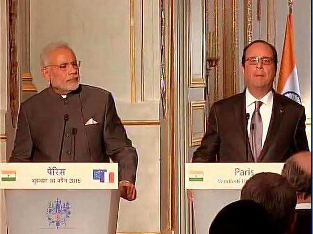 भारत में 2 अरब यूरो निवेश करेगा फ्रांस, स्पेस, रेलवे सहित कई अहम समझौते PM narendramodi undertakes Naav pe charcha with French Prez on river Seine