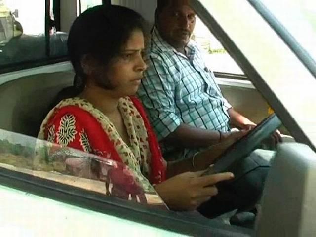 मोदी के 'गांव' की इस लड़की के हौसले को सलाम Prime Minister Village Female Bus Driver