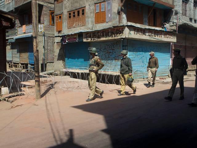 कश्मीर: घाटी में बंद से जनजीवन प्रभावित Strike in Kashmir affects normal life