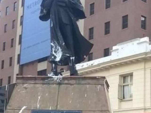 साउथ अफ्रीका में गांधी के प्रतिमा का अपमान, बताया नस्लवादी mahatma gandhi