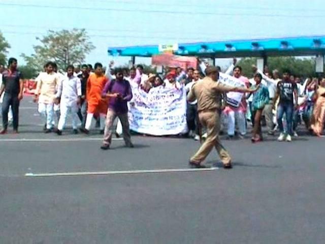 डीएनडी फ्लाइवे को फिर प्रदर्शनकारियों ने कराया टोल फ्री dnd_protest