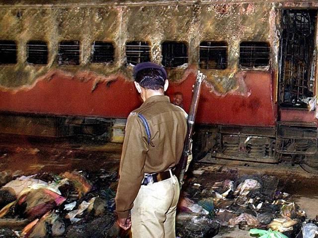 गुजरात: 2002 दंगों का विरोध करने वाले IPS को रिटायरमेंट के बाद बनाया गया वकील gujrat: ias officer, retired now, opposing 2002 riots given the atatus of lawyer by bar council