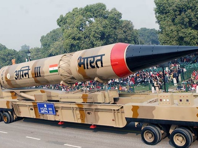भारत ने 1.5 टन वजन के हथियार ढो सकने में सक्षम अग्नि-3 मिसाइल का परीक्षण किया Nuclear-capable Agni 111 ballistic missile test-fired