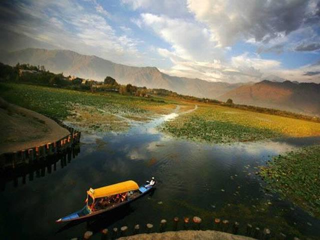 अब सस्ते पैकेज में भी ले सकेंगे 'धरती के स्वर्ग' की खूबसूरत फिजाओं का आनंद jammu_kashmir_tourism